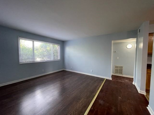 111 Harbor Dr - Photo 3 of 13