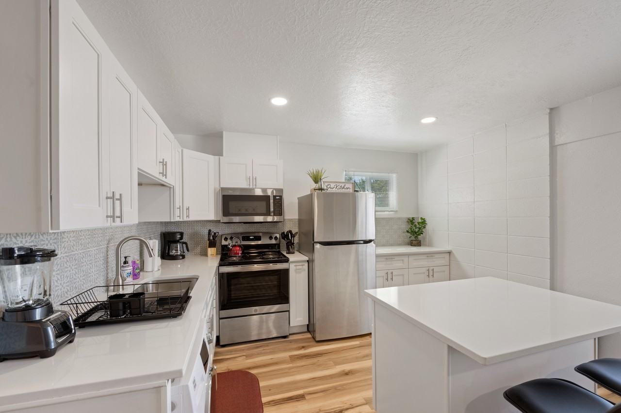 2612 Dakota St Ne - Photo 5 of 30