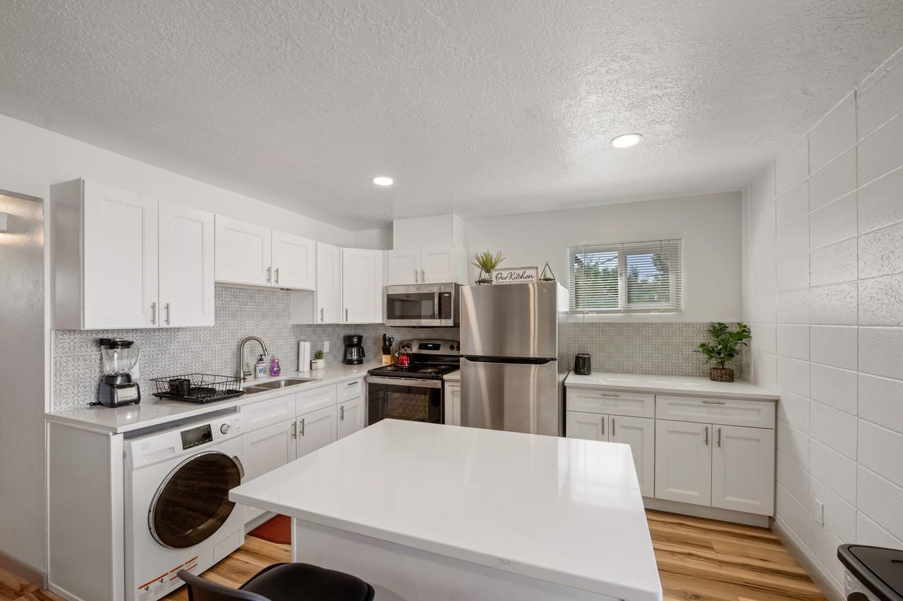 2612 Dakota St Ne - Photo 4 of 30