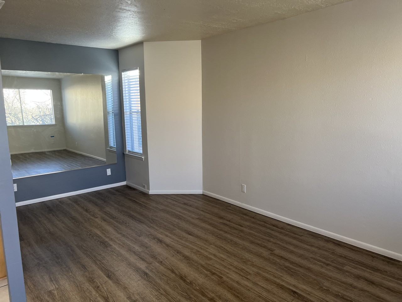 305 Valencia Dr Se - Photo 2 of 37
