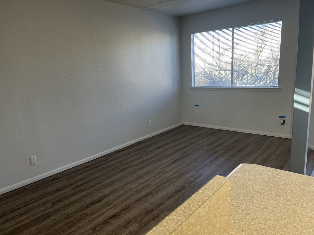 305 Valencia Dr Se - Photo 5 of 37