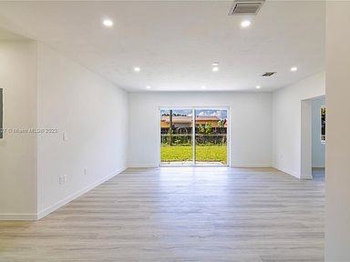 430 W 33rd St #NA - Photo 2 of 11