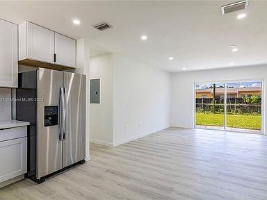 430 W 33rd St #NA - Photo 3 of 11