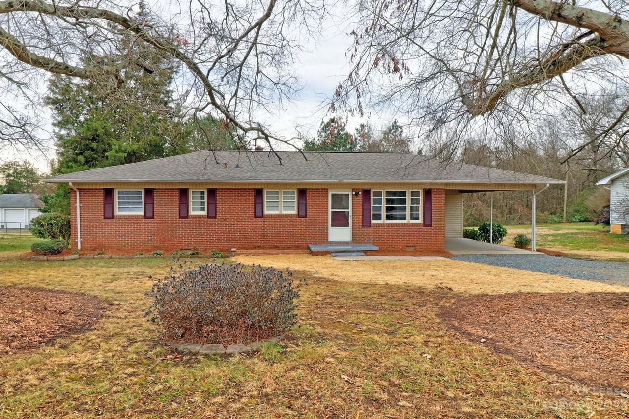 172 Faith Rd, Mooresville, NC 28115 3 Bedroom House for 1,400/month