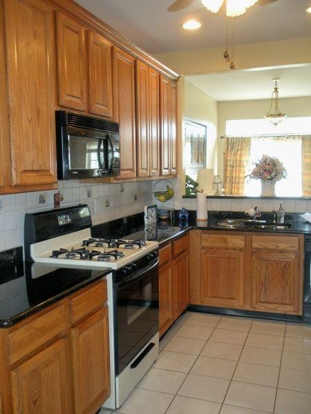 3033 King Ct - Photo 3 of 24