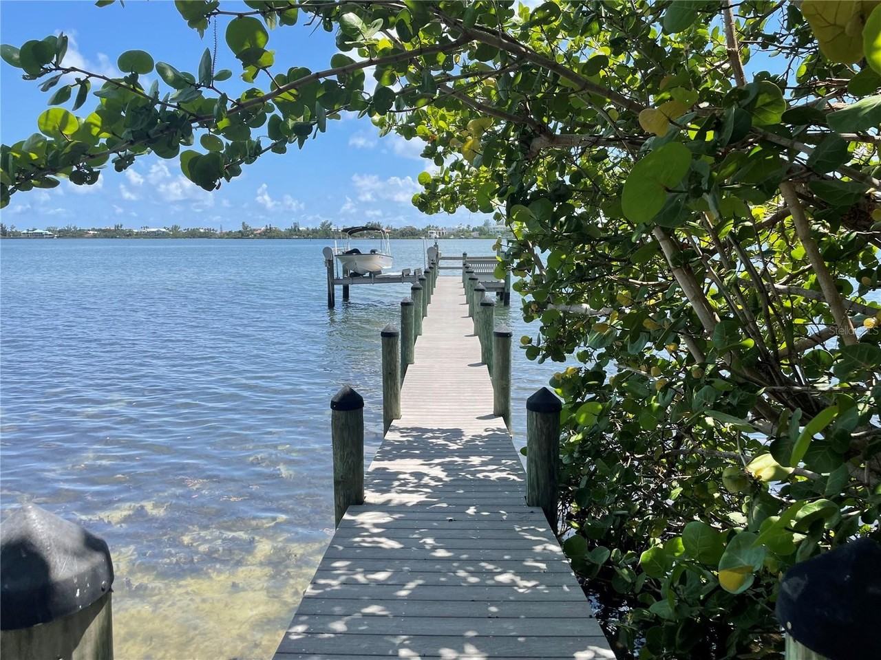 421 Waterside Lane - Photo 4 of 48