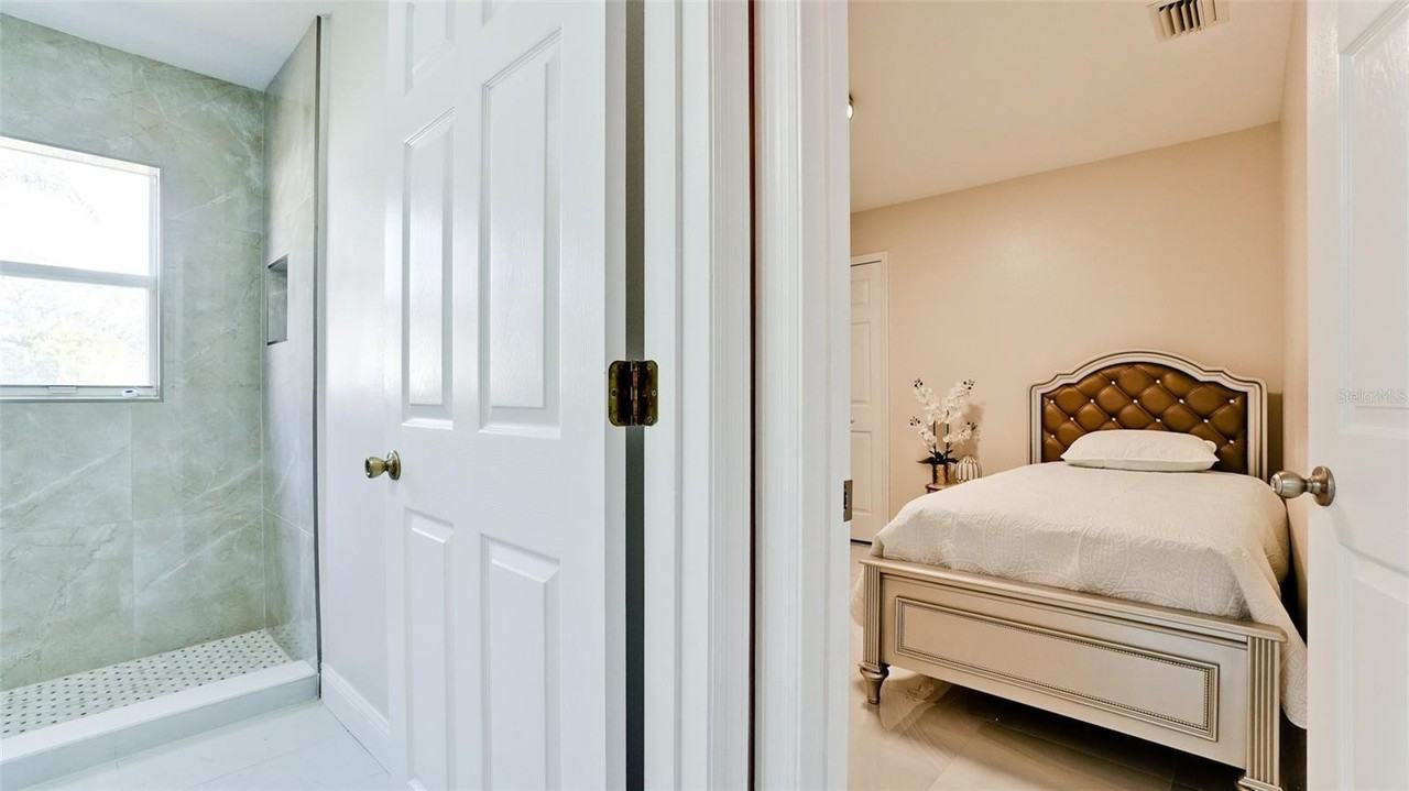 4836 Turtle Bay Ter - Photo 5 of 41