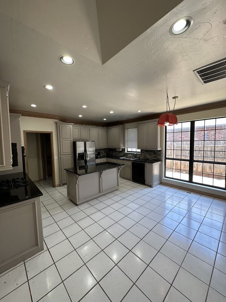6308 North Bryant Court - Photo 4 of 23