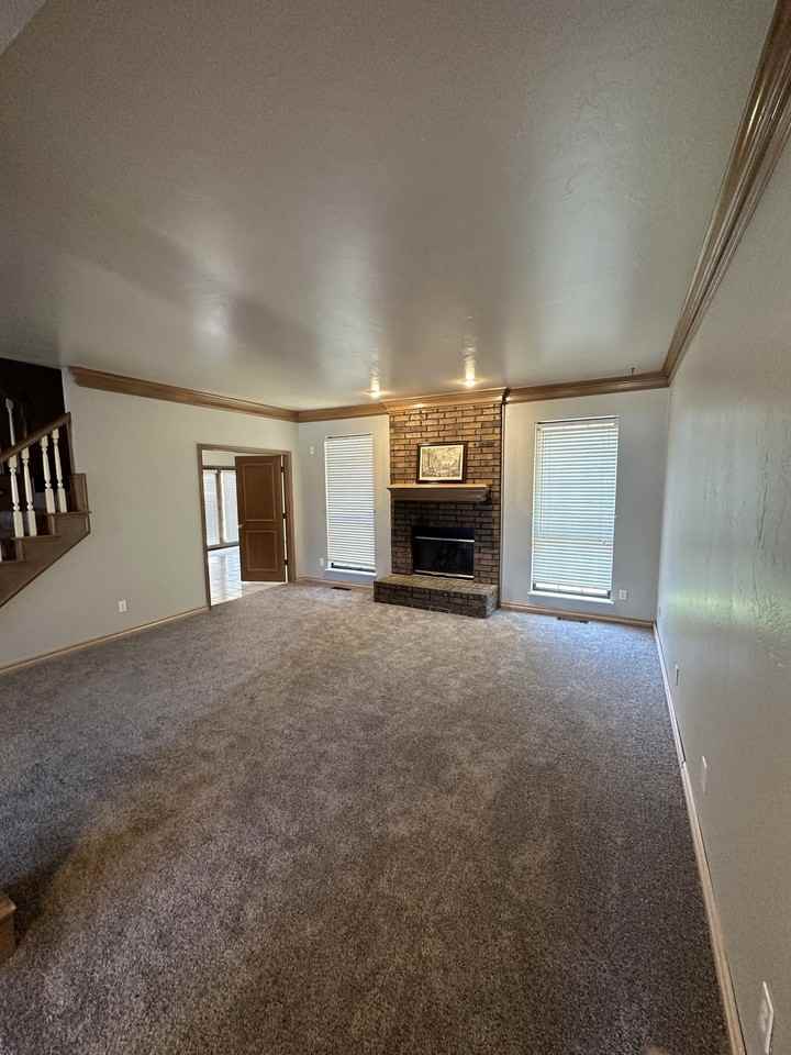 6308 North Bryant Court - Photo 3 of 23