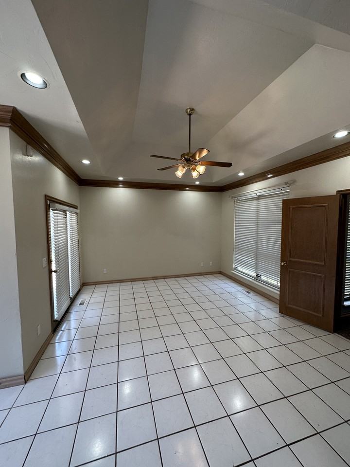 6308 North Bryant Court - Photo 5 of 23