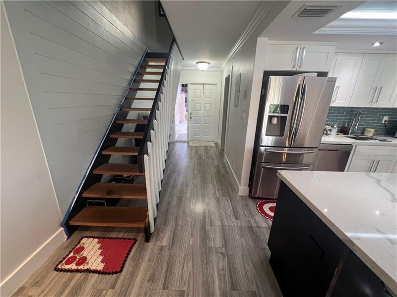 211 Northwest 45th Avenue - Photo 3 of 8