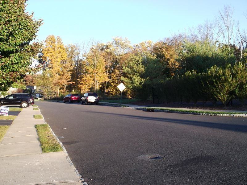 185 Raymound Blvd - Photo 3 of 19