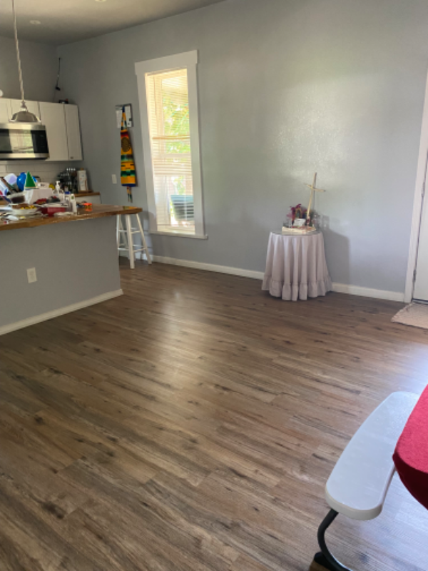 221 S Main St - Photo 4 of 10