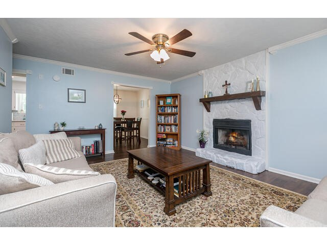 4061 Melrose Dr - Photo 6 of 31