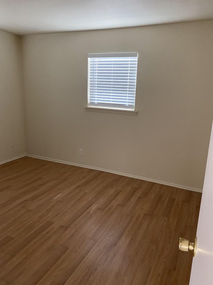 SANTIAGO APARTMENTS - Photo 3 of 12