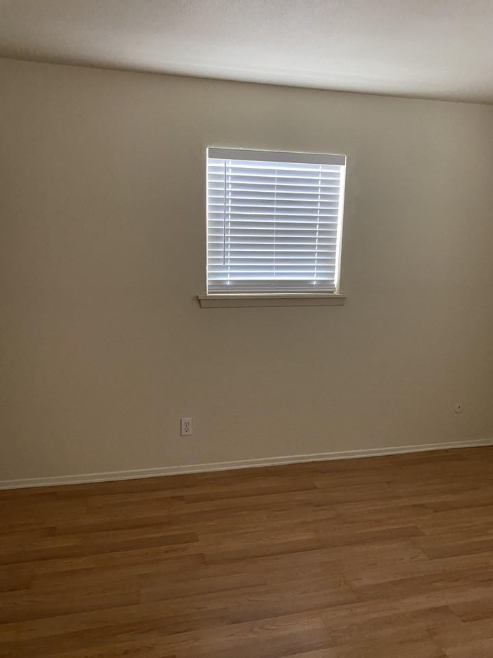 SANTIAGO APARTMENTS - Photo 6 of 12