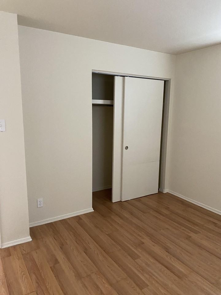 SANTIAGO APARTMENTS - Photo 7 of 12