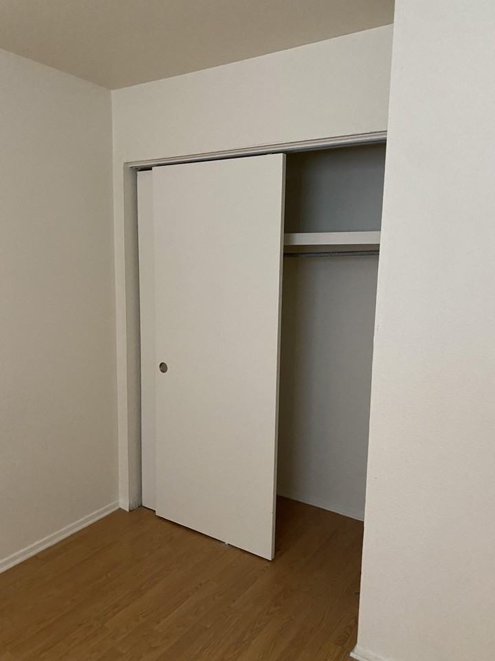 SANTIAGO APARTMENTS - Photo 4 of 12