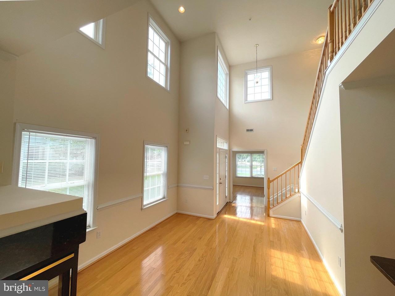 14276 Foxhall Rd - Photo 3 of 35