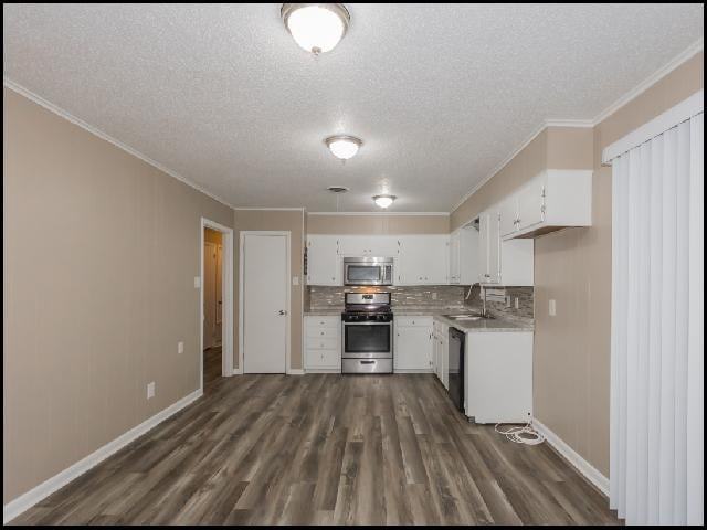 4716 Buckingham Pl - Photo 4 of 10