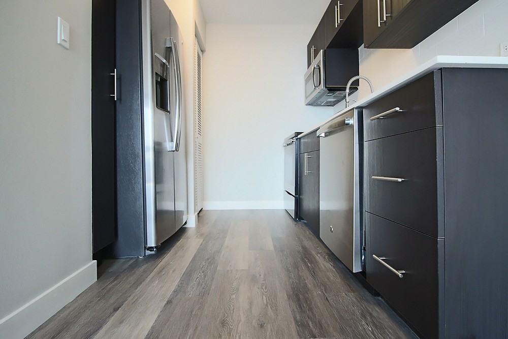 1 E Delaware Pl - Photo 4 of 34