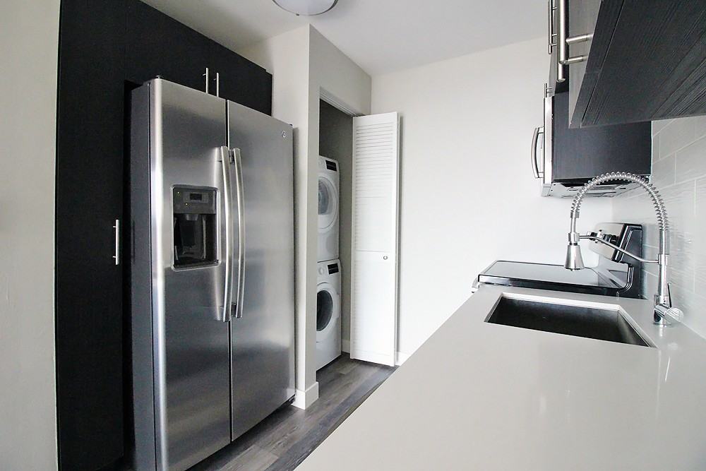 1 E Delaware Pl - Photo 2 of 34