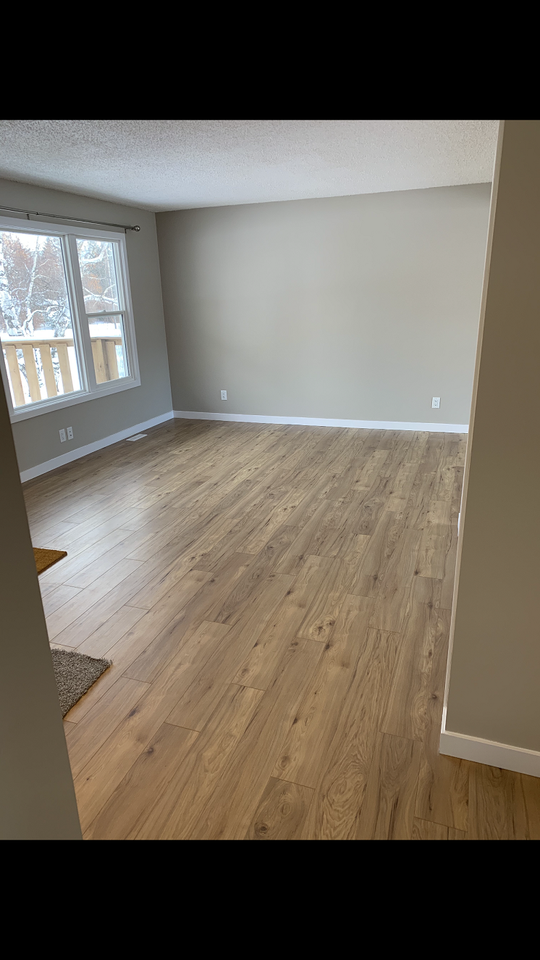 Beautiful updated 3 bed 1.5 bath Main Floor*Steps to the UofA*In - Photo 2 of 30