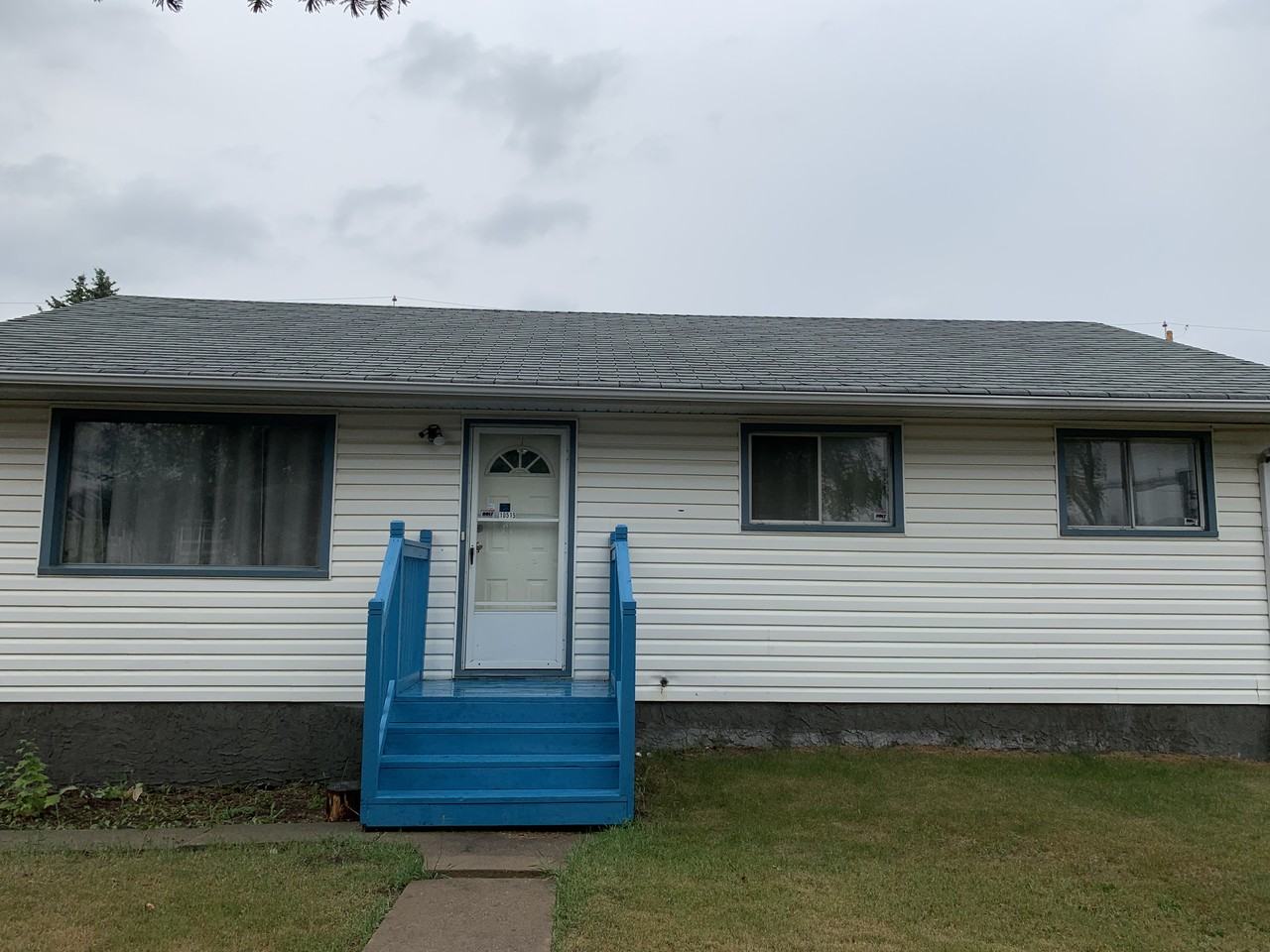 Upstairs & Downstairs Duplex in Rosslyn Apartments 10515 137 Ave Nw