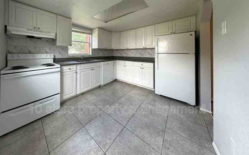 4725 39th Ave N - Photo 6 of 25