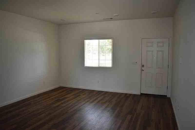 4297 Freemark Ave - Photo 4 of 36