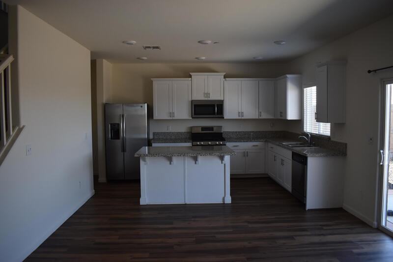 4297 Freemark Ave - Photo 6 of 36