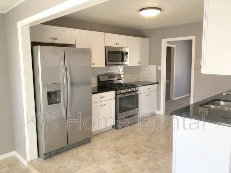 9008 Central St - Photo 2 of 38