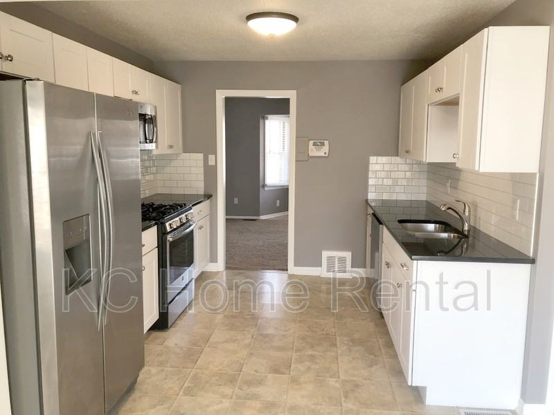 9008 Central St - Photo 3 of 38