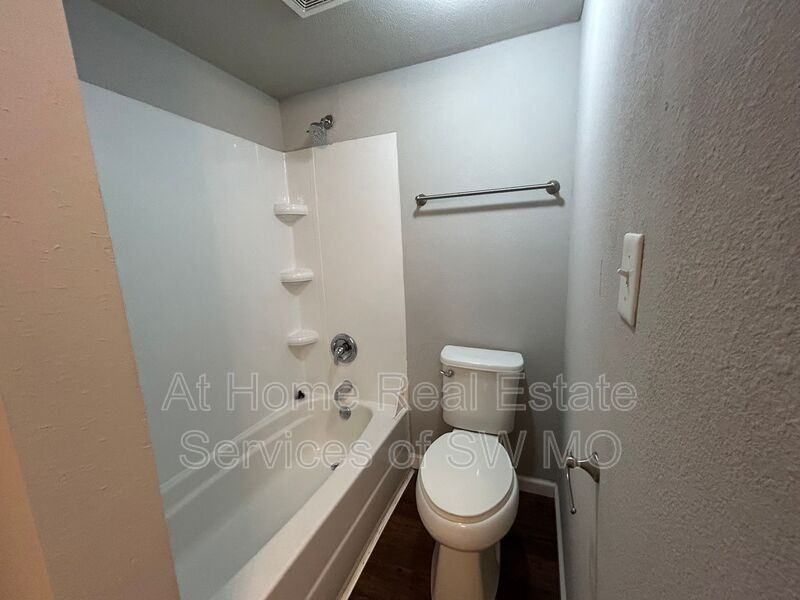 712 E Sunshine St #A09 - Photo 6 of 8
