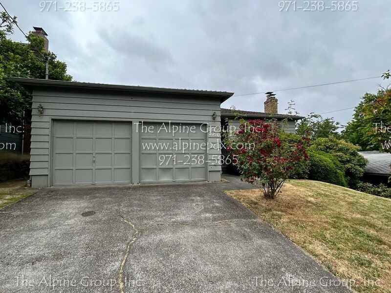 2220 Sw Dewitt St - Photo 2 of 22