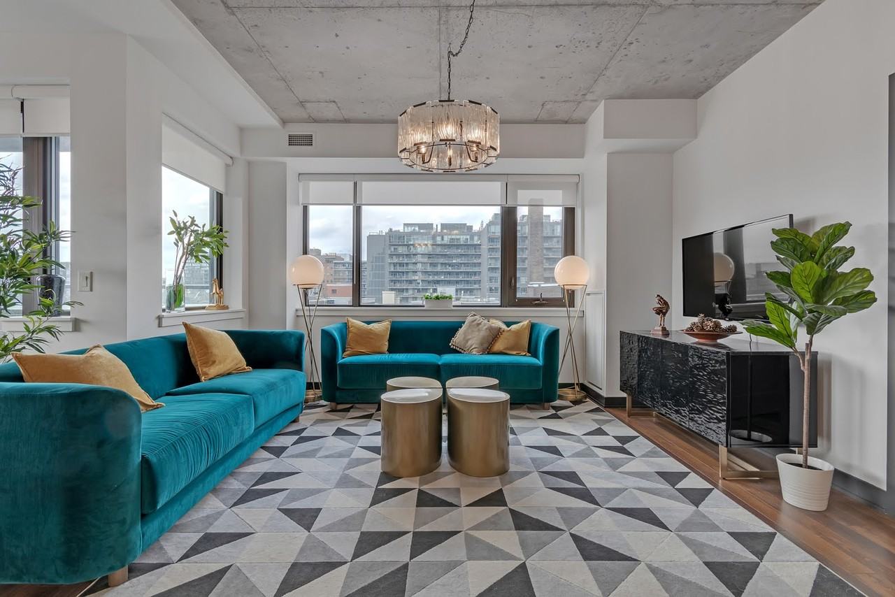 400 Wellington Street West #710