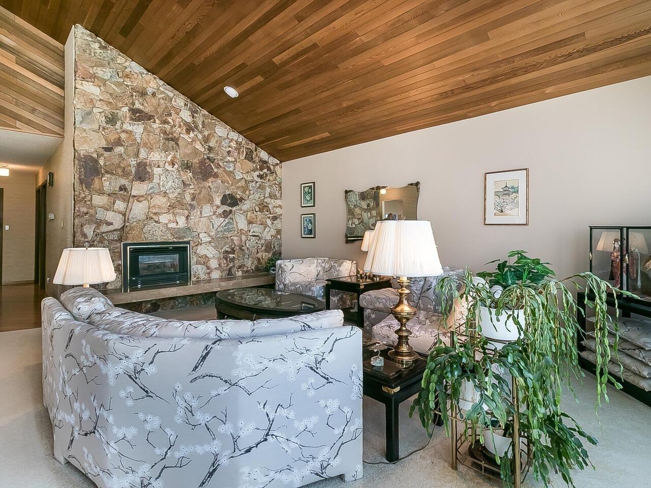 1023 Corona Crescent - Photo 4 of 29