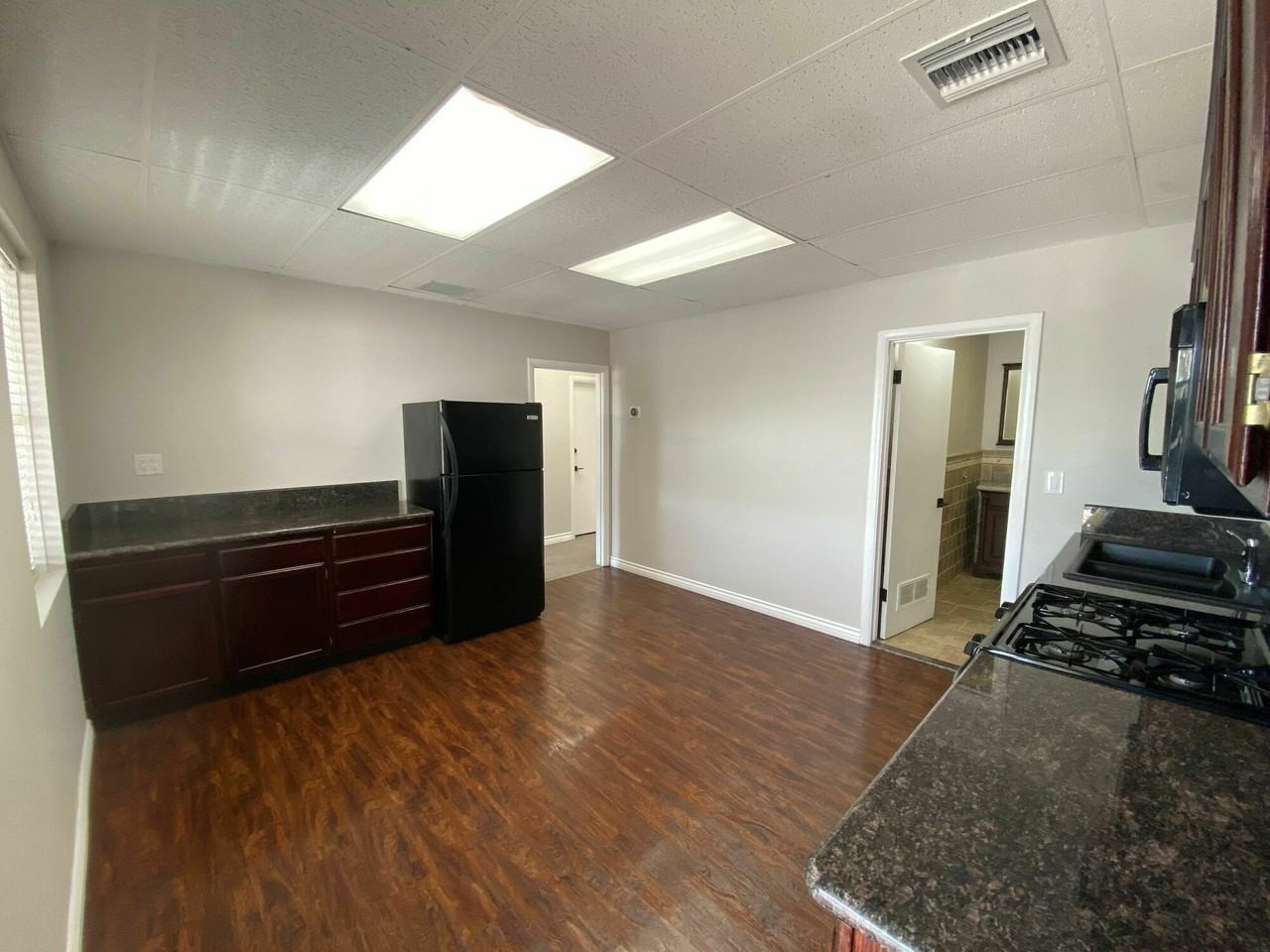 114 N Harbor Blvd - Photo 2 of 8