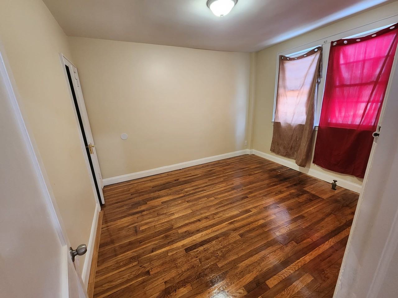 118 65 Farmers Blvd #NA - Photo 2 of 5