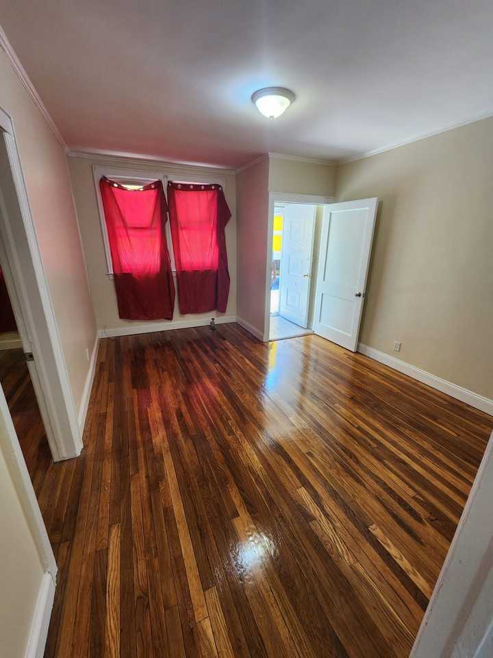 118 65 Farmers Blvd #NA - Photo 3 of 5