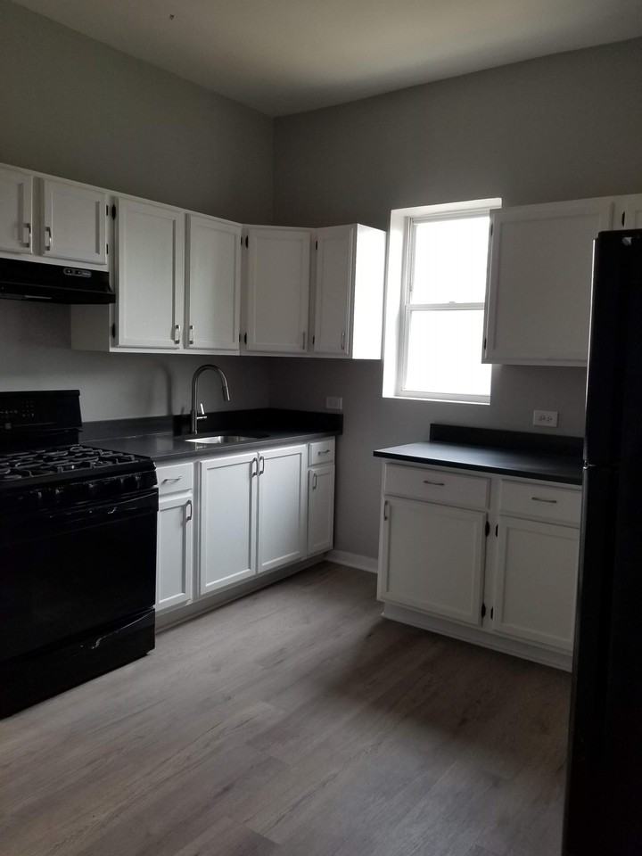 5632 S Lowe Ave #2 - Photo 3 of 10