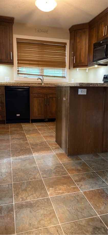 1581 Rae St #A - Photo 2 of 10