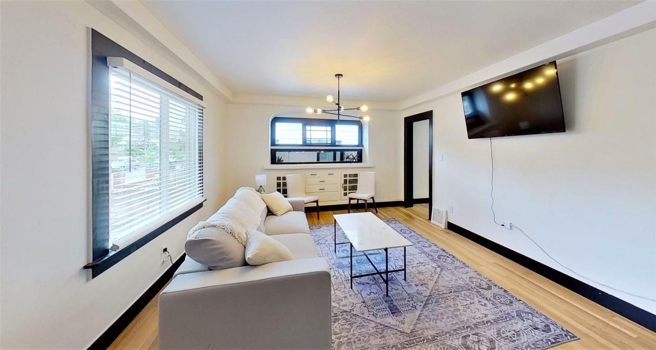 Chic & updated Piedmont home steps from Peninsula Park - Photo 2 of 28