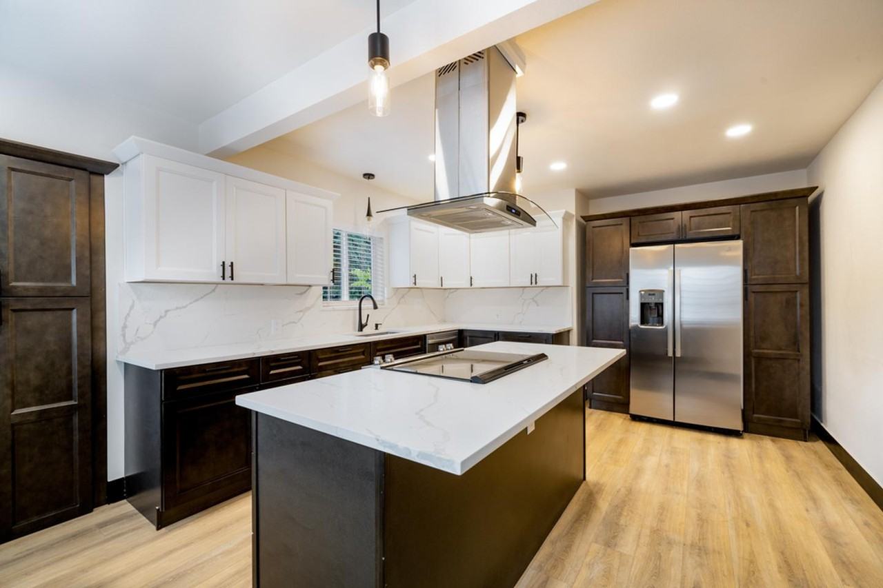 Chic & updated Piedmont home steps from Peninsula Park - Photo 4 of 28