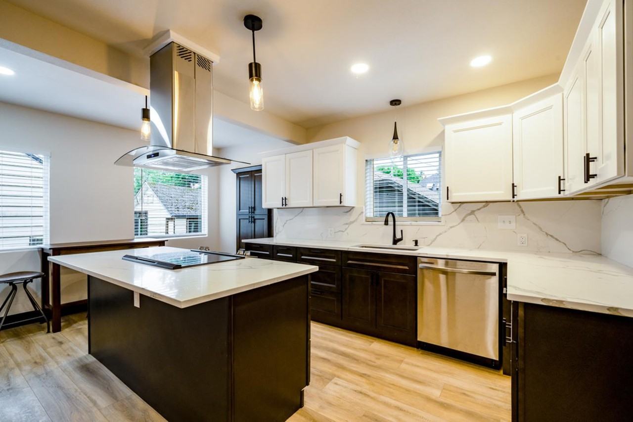 Chic & updated Piedmont home steps from Peninsula Park - Photo 5 of 28