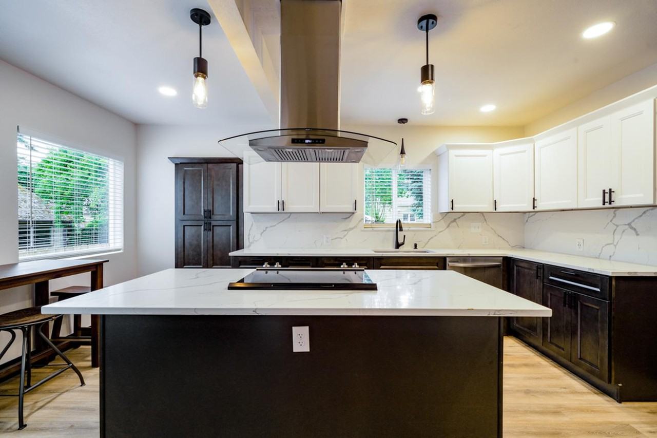 Chic & updated Piedmont home steps from Peninsula Park - Photo 7 of 28