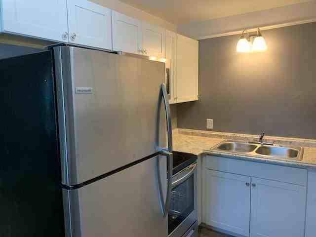 442 W Church St - Photo 3 of 8