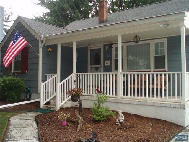 33 Mandeville St - Photo 2 of 9
