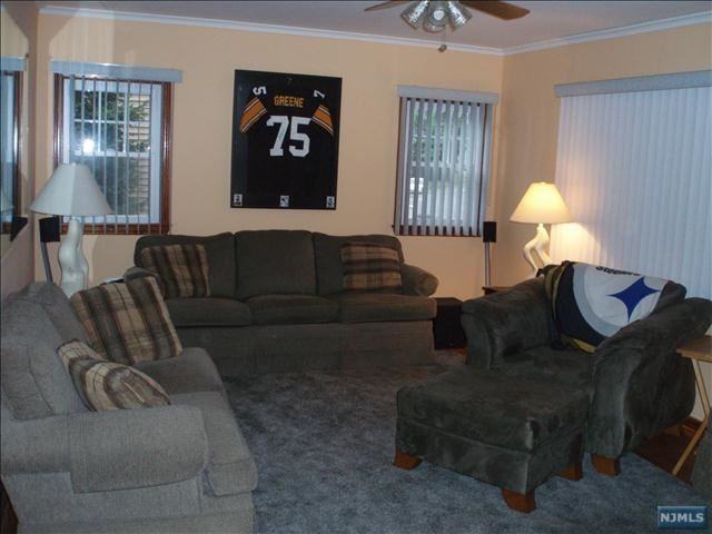 33 Mandeville St - Photo 3 of 9