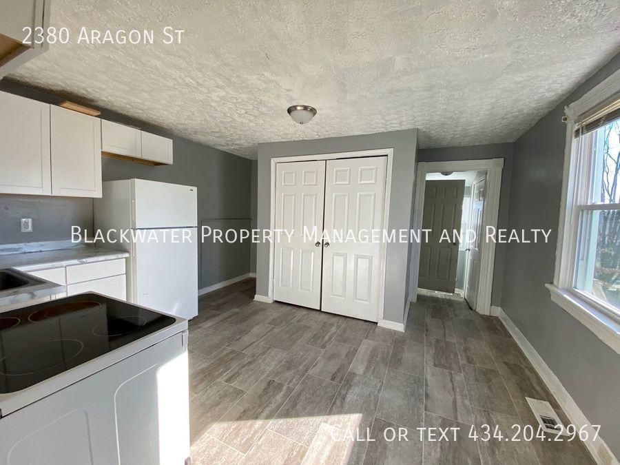 2380 Aragon St - Photo 3 of 9